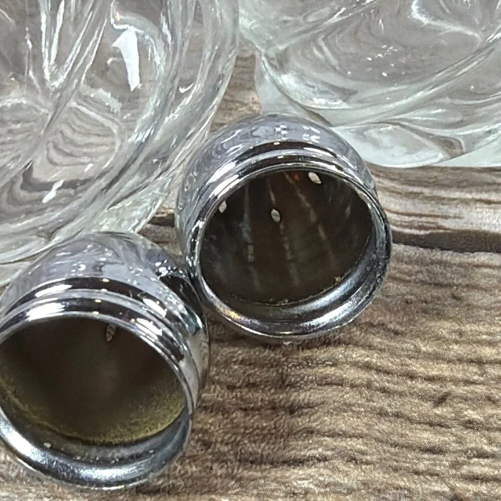 Set Of 4 Clear Glass I Rice Swirl Salt Pepper Mini Shakers Japan 1950s Vintage - Picture 7 of 13
